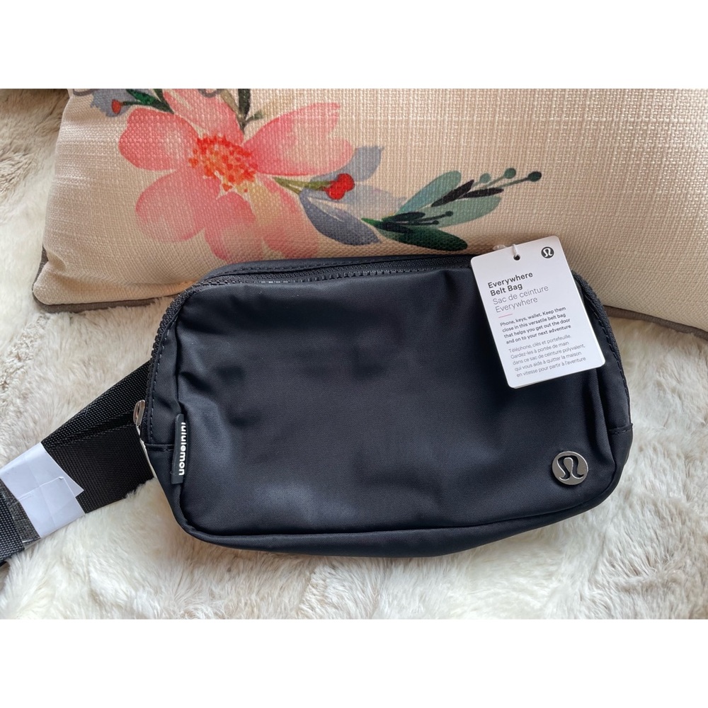 NWT Lululemon wear everywhere bag in black - FAST SHIP!